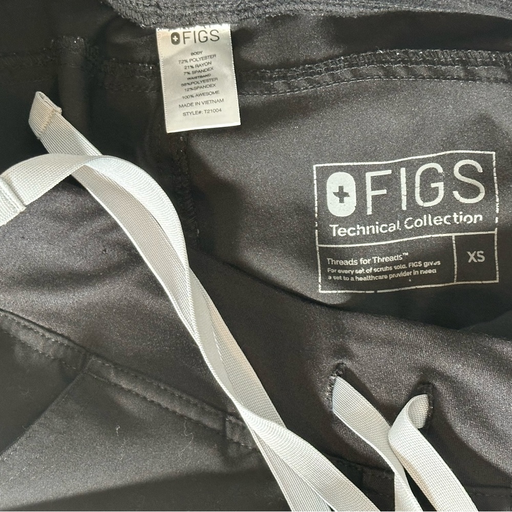 Figs Black Kade Cargo Scrub Pants with Gray Accents - Picture 8 of 8